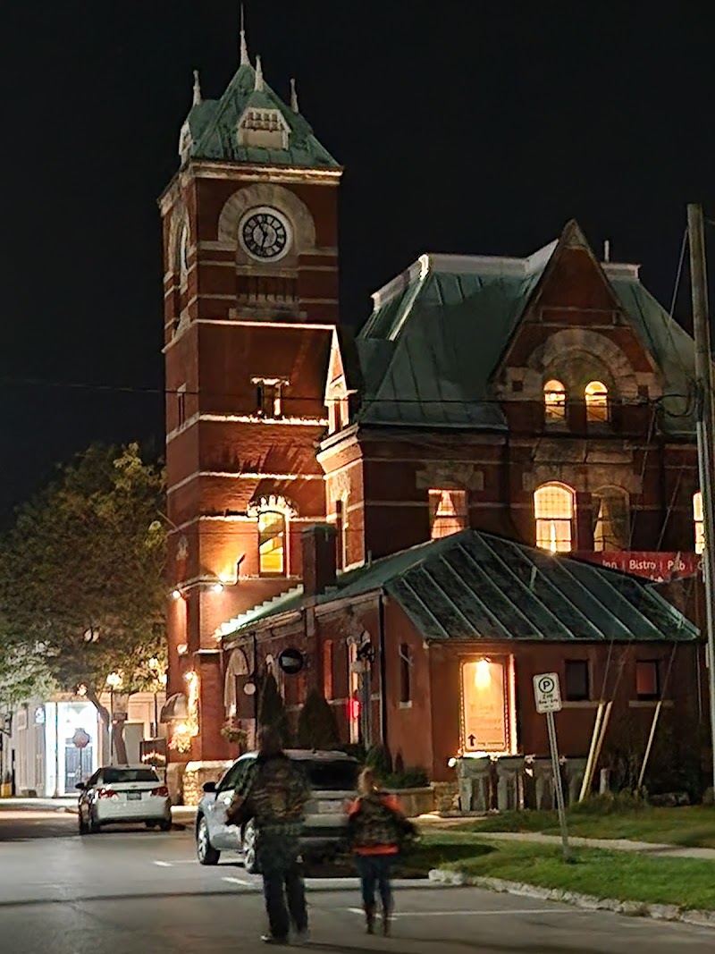 Clock Tower Inn in Strathroy-Caradoc, Canada