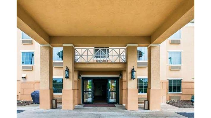 Comfort Inn & Suites in Washington, Pennsylvania, United States