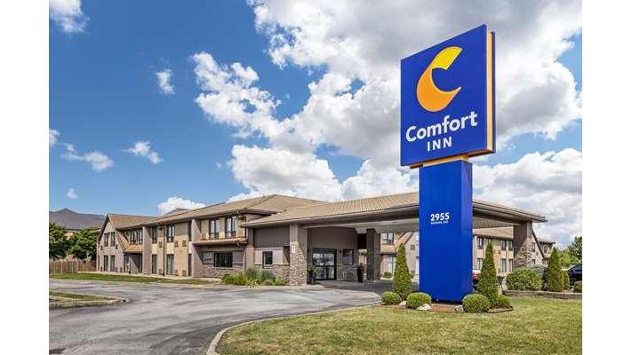Comfort Inn Windsor in Windsor, Canada
