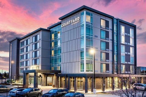 Courtyard by Marriott Burlington in Burlington, Canada