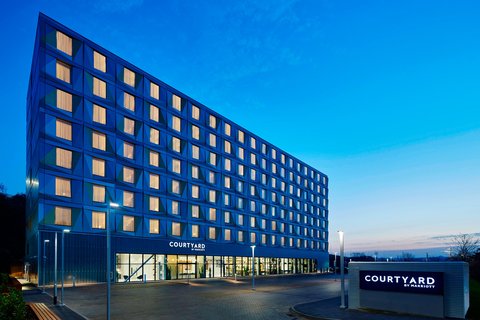 Courtyard by Marriott Luton Airport in Luton, United Kingdom