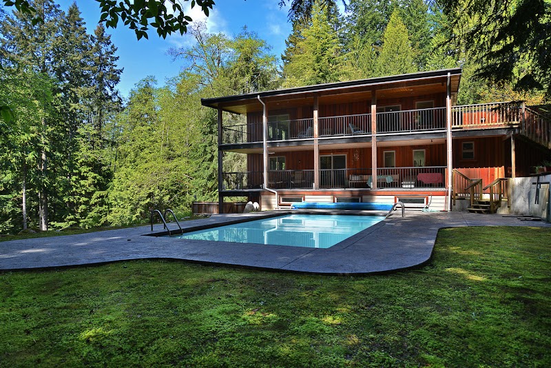 Davis Brook Retreat in Sechelt, Canada