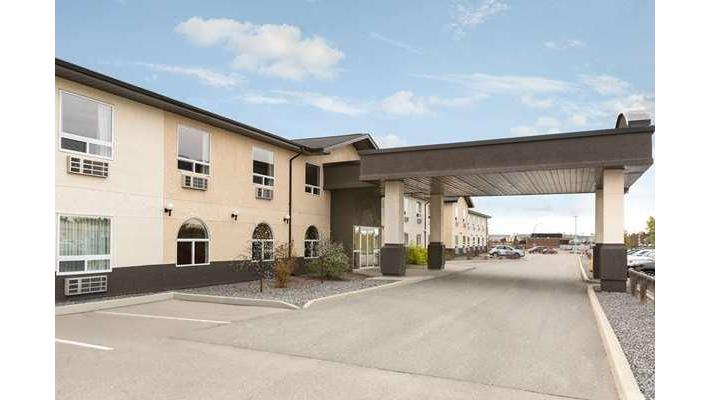 Days Inn & Suites by Wyndham Thompson in Thompson, Canada