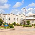Days Inn & Suites by Wyndham Webster NASA-Clear Lake-Houston