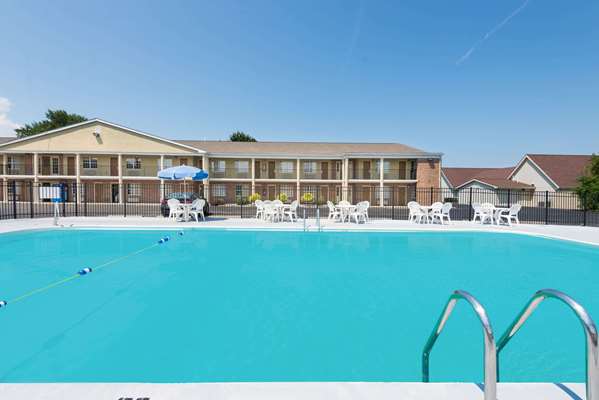 Days Inn by Wyndham Amherst in Lorain, Ohio, United States