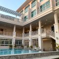 De Hug Hotel and Residence