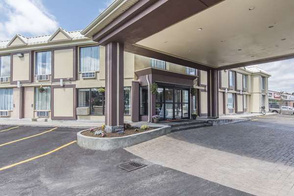 Econo Lodge in Orillia, Canada