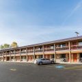 Econo Lodge Inn & Suites