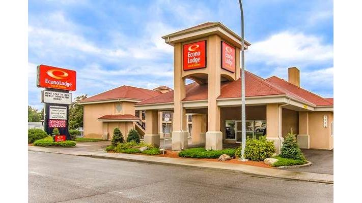 Econo Lodge Inn & Suites in Lethbridge, Canada