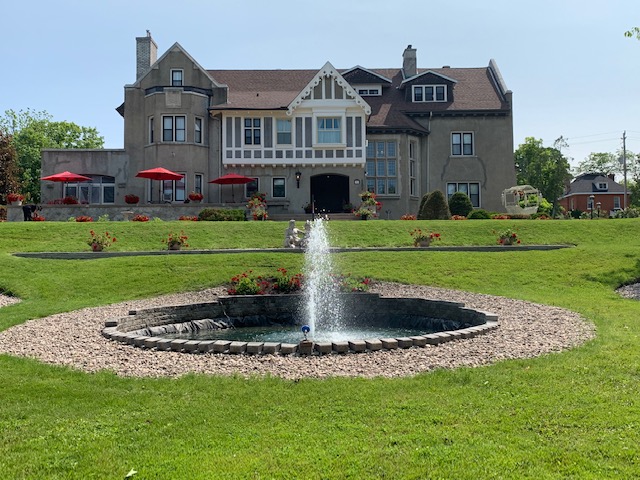 Grey Gables Inn in Pembroke, Canada