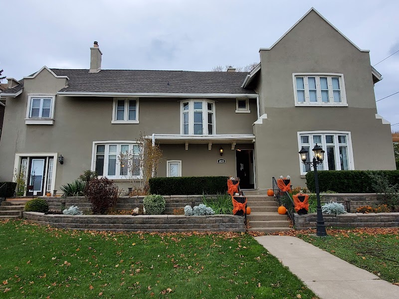 Greystone Manor Bed & Breakfast in Niagara Falls, Canada