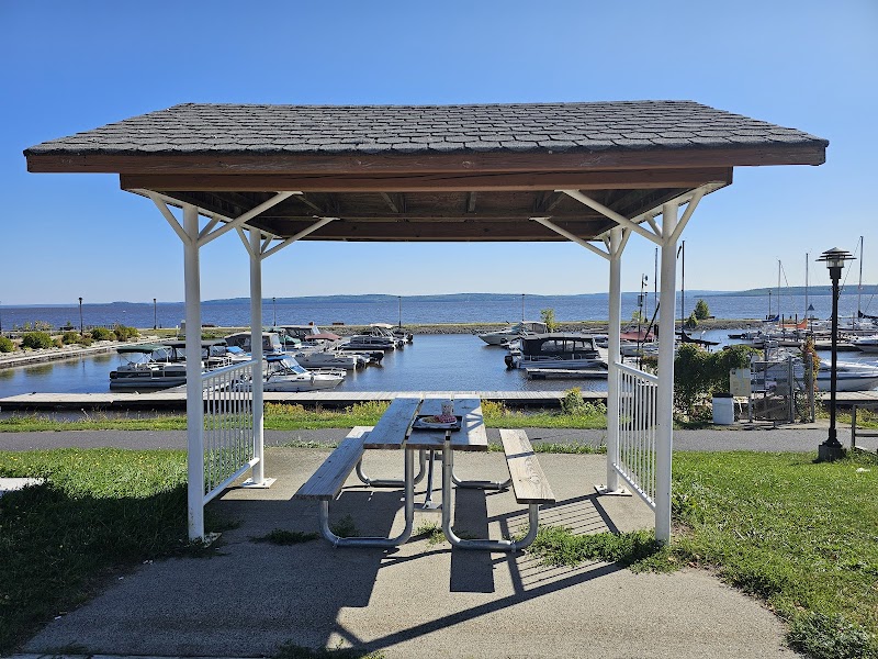 Haileybury Beach Motel in Temiskaming Shores, Canada