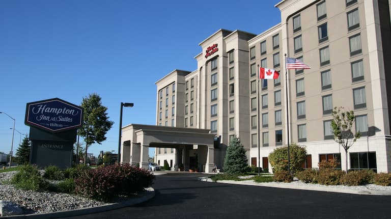 Hampton Inn & Suites by Hilton Windsor in Windsor, Canada