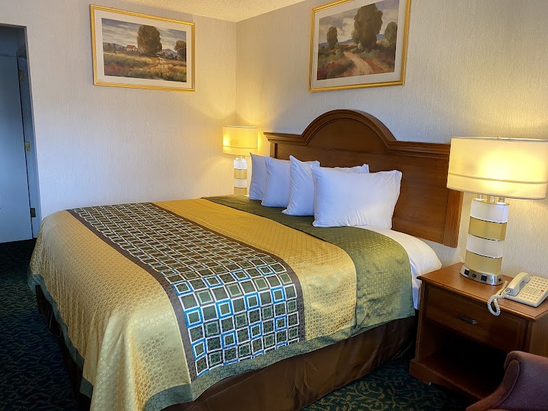 Harrisonville Inn & Suites in Harrisonville, Missouri, United States