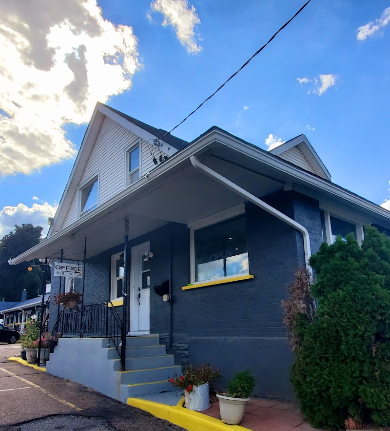 Hillside Inn Pembroke in Pembroke, Canada