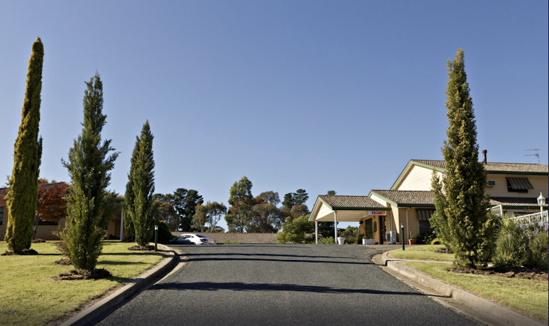 Hilltops Retreat Motor Inn in Young, Australia