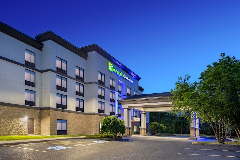 Holiday Inn Express & Suites Brockville in Brockville, Canada