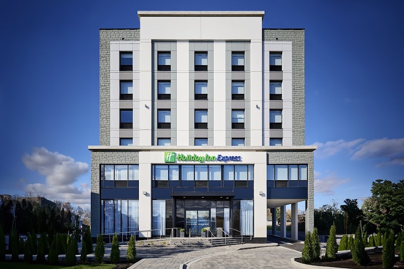 Holiday Inn Express & Suites Hamilton in Hamilton, Canada