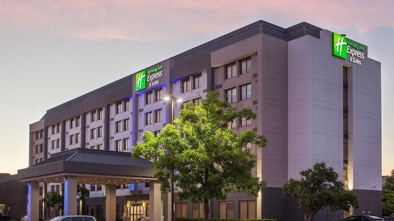 Holiday Inn Express & Suites Toronto-Mississauga in Mississauga, Canada