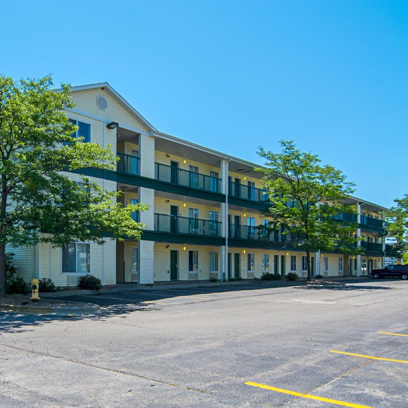 HomeTowne Studios by Red Roof Chicago - Waukegan in Waukegan, Illinois, United States