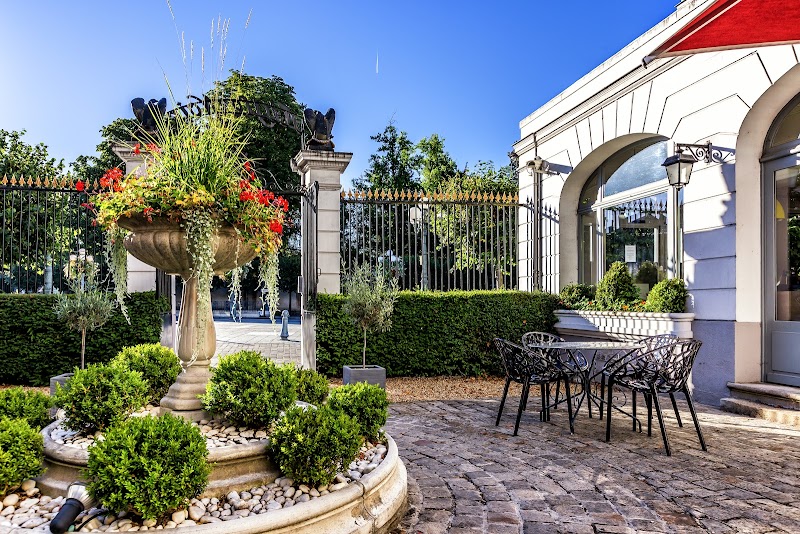 Hotel Aigle Noir in Fontainebleau, France