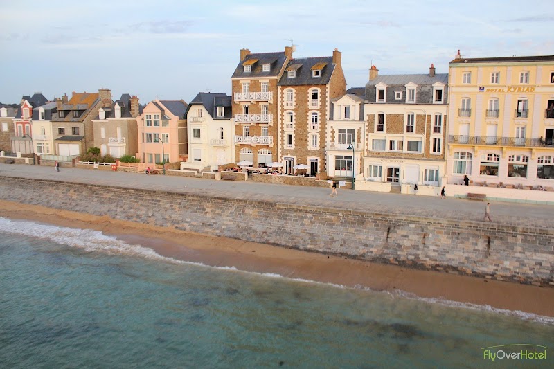 Hotel Antinéa in Parame, France