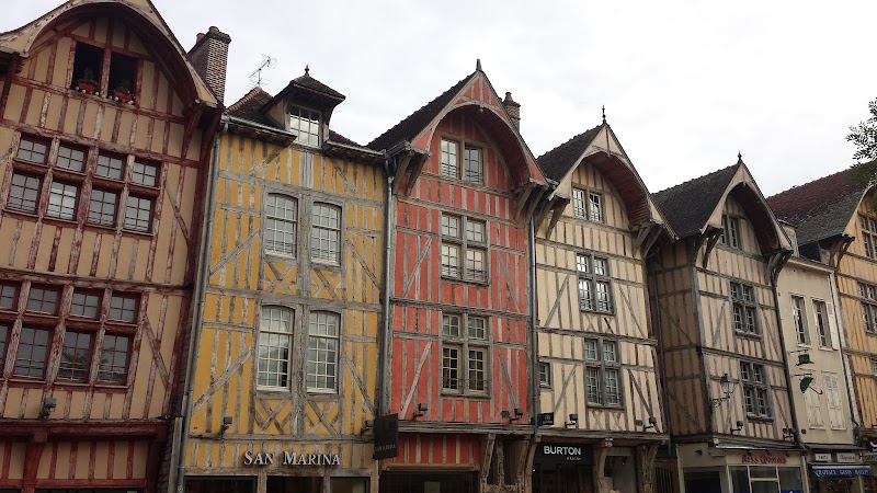 Hotel Arlequin in Troyes, France