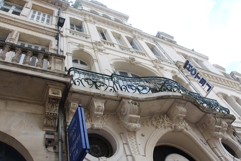 Hotel Au Chapon Fin in Poitiers, France