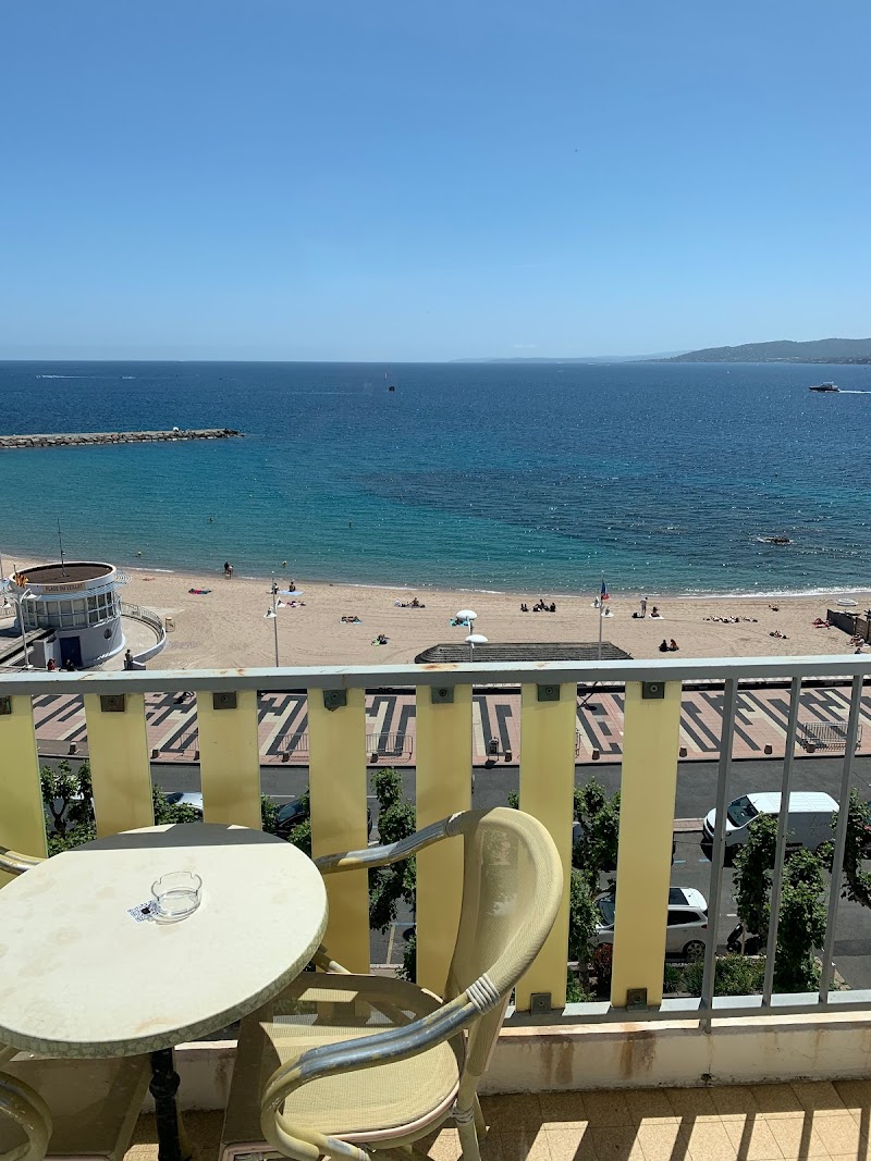 Hotel Beausejour Les Palmiers in Saint-Cyr-sur-Mer, France
