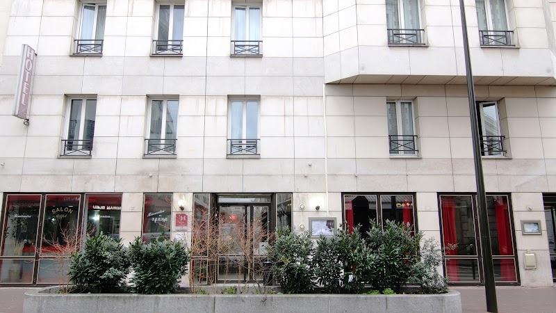 Hotel Briand in Levallois-Perret, France