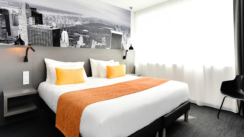 Hotel Central Park in La Rochelle, France