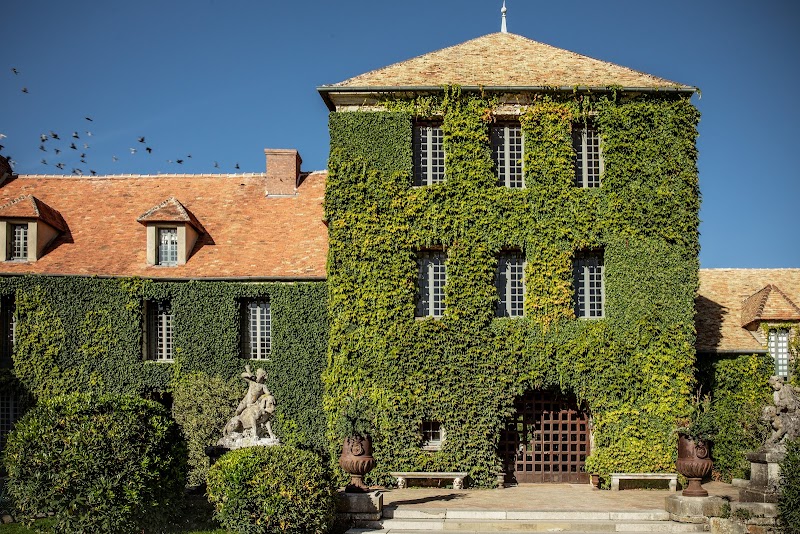 Hotel Chateau de Villiers-le-Mahieu in Beauvais, France