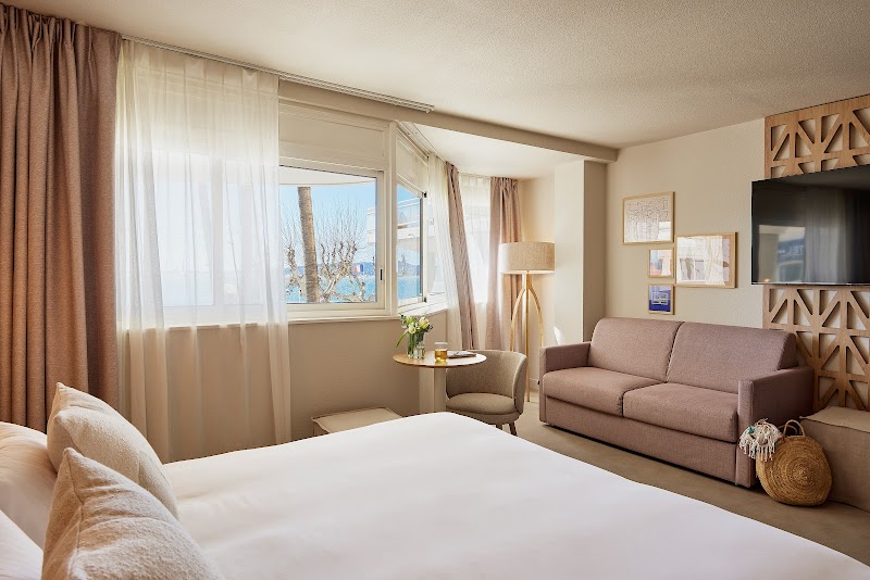 Hotel Continental in Saint-Raphael, France