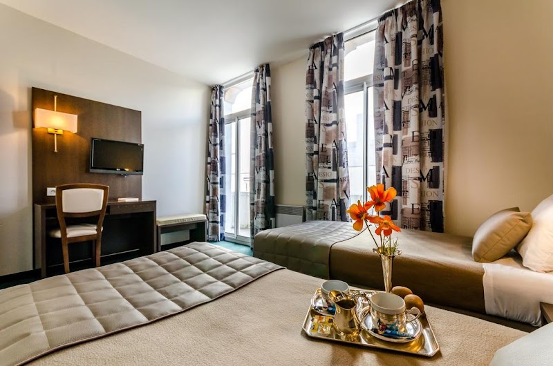 Hotel Croix des Bretons in Lourdes, France