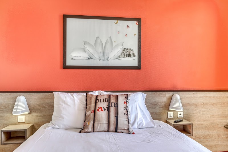 Hotel De La Loue in Montlucon, France