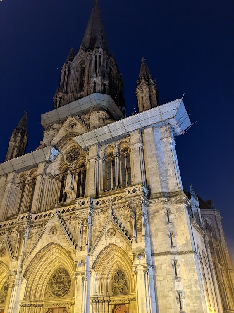 Hotel Grand Monarque in Nantes, France