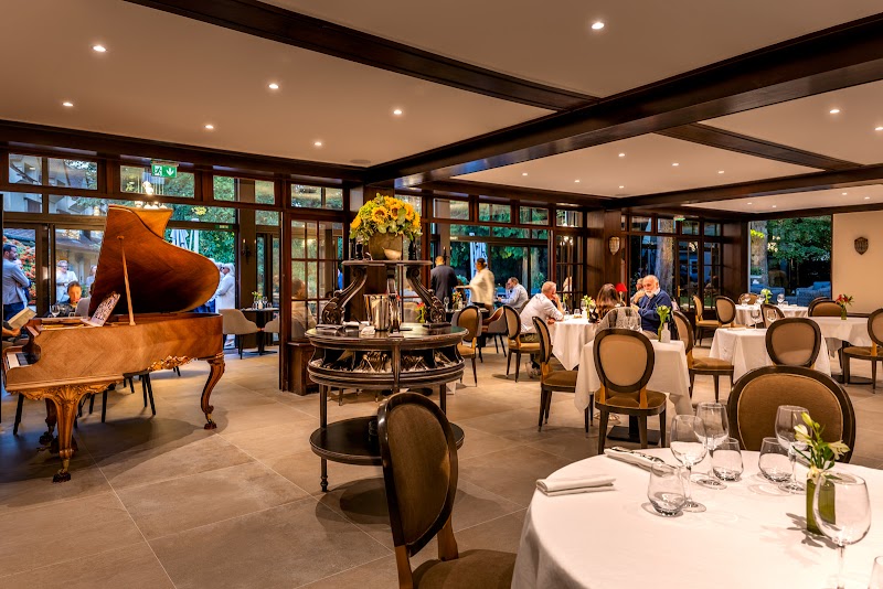 Hotel Hostellerie du Royal Lieu in Compiegne, France