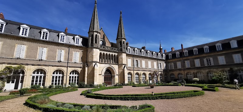 Hotel Inter-Hotel Nevers Centre Gare in Nevers, France