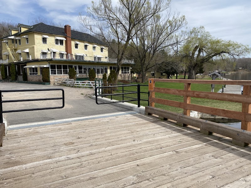 Hotel Kenney in Rideau Lakes, Canada