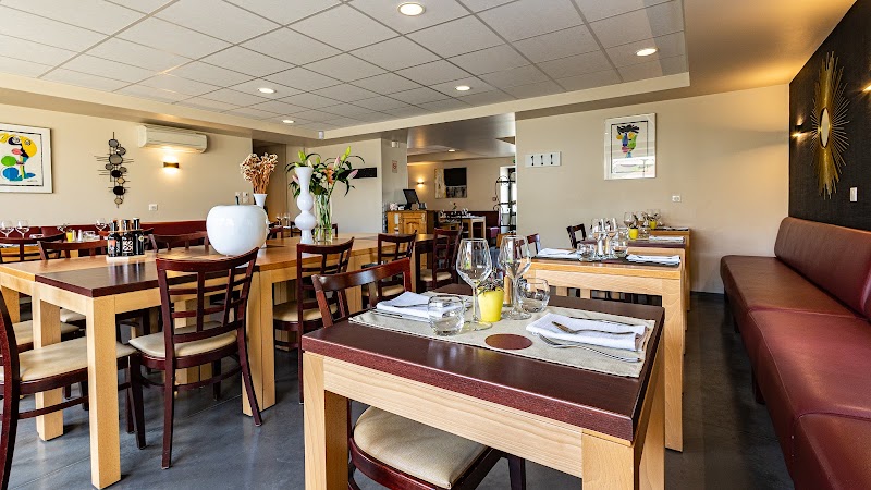 Hotel L'Auberge Bressane de Buellas in Bourg-en-Bresse, France