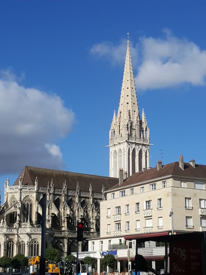 Hotel L'Univers in Bayeux, France