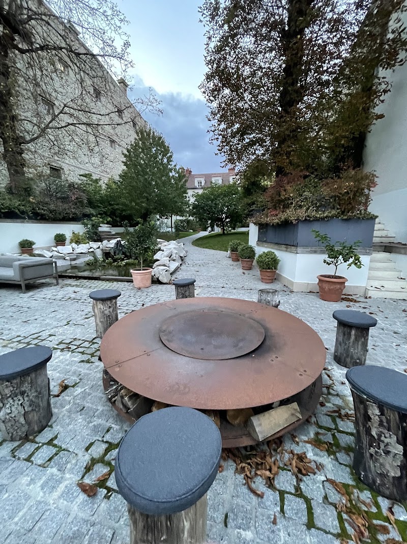 Hotel La Demeure du Parc in Fontainebleau, France
