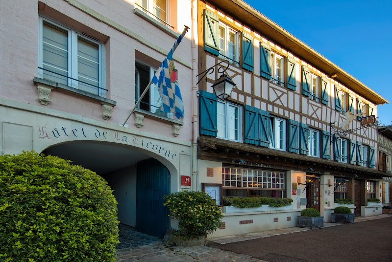 Hotel La Licorne in Bernay, France