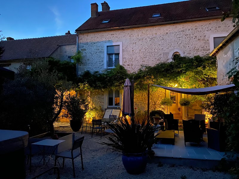 Hotel La Maison Rose in Fontainebleau, France