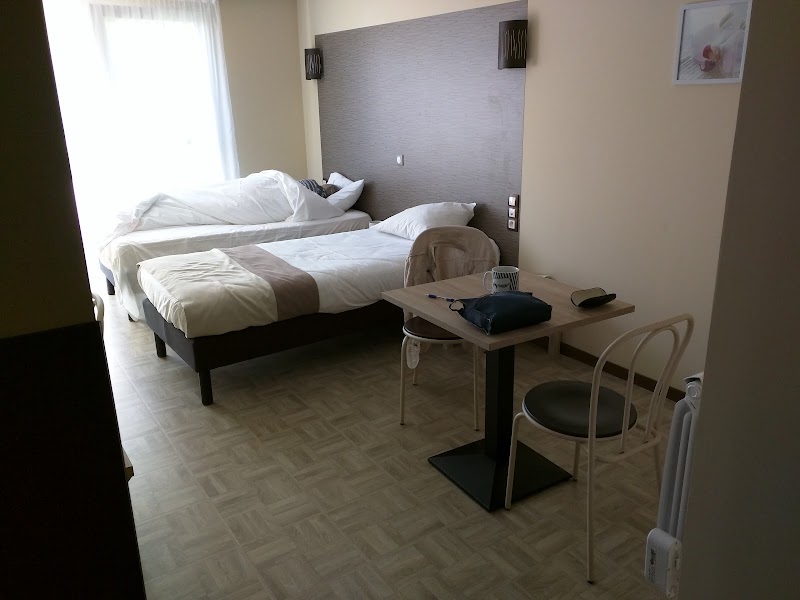 Hotel La Pause in Evreux, France