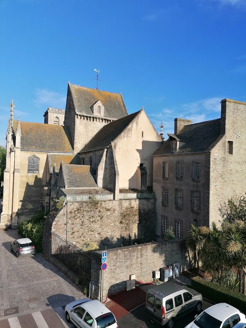 Hotel La Renaissance in Cherbourg, France