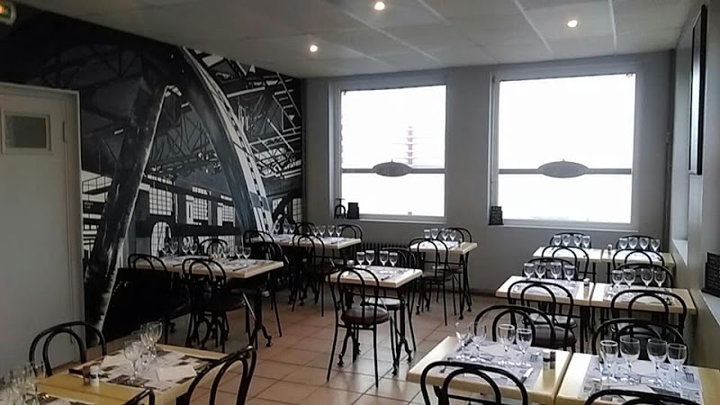 Hotel La Renaissance in Evreux, France