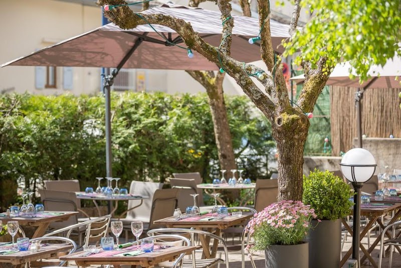 Hôtel La Terrasse Fleurie in Divonne-les-Bains, France