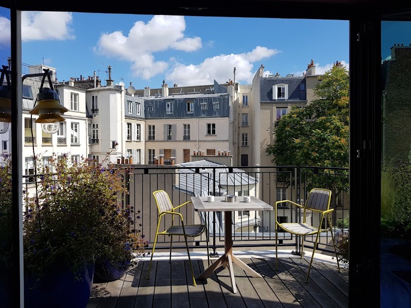 Hotel Le Ballu in Puteaux, France