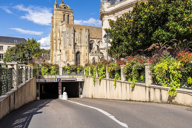 Hotel Le Beffroi in Dreux, France